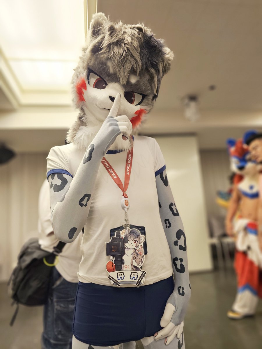 KOTAsnowleopard's tweet image. 噓....!!!!!! 偷偷跟你說我運動會又輸了!!
僕は運動会でまた負けたって内緒だよ
どうか僕を罰しないでください！
攝: @boy2wolf 
#UTFG2025