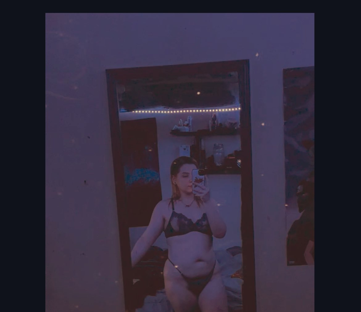 HayleeCakes tweet media