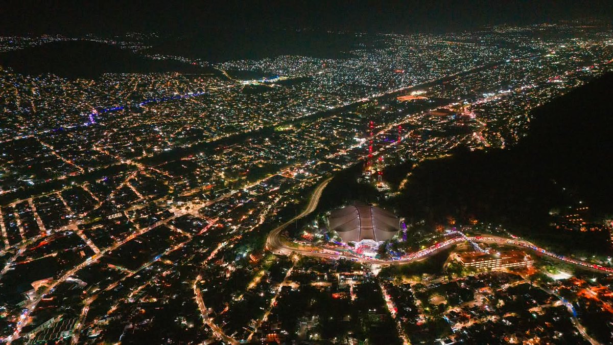 Oaxaca lo es todo, un estado lleno de vida, color y música. La Guelaguetza es la esencia y una manera de compartir nuestra riqueza cultural con el mundo.

¡Vivamos y hagamos que siempre viva nuestra Guelaguetza! ❤️✨

¡Nos vemos en la octava! 🙌🏽