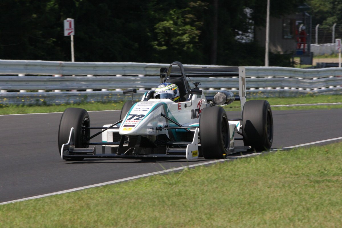 fmotor's tweet image. F-Be: 第9戦SUGO決勝　酒井翔太がみちのくひとり旅　シリーズ7勝目をポール・ツー・ウインで飾る fmotor.jp/2025-formula-b… #formulabeat