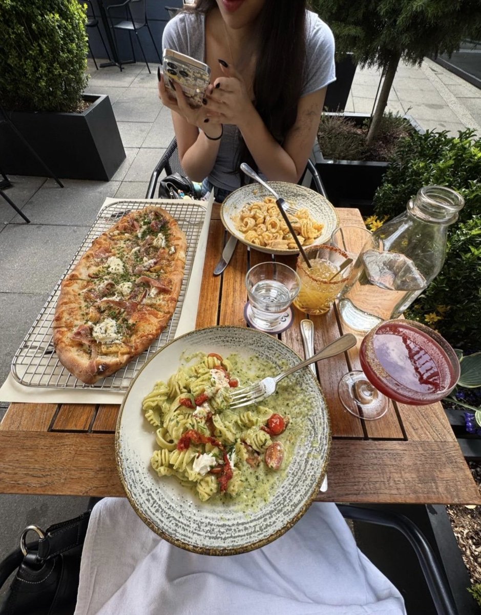 usahanat's tweet photo. highlights from my seattle trips…. had amazing food and also im emo again ❤️‍🩹 https://t.co/cZtoZXU2DX