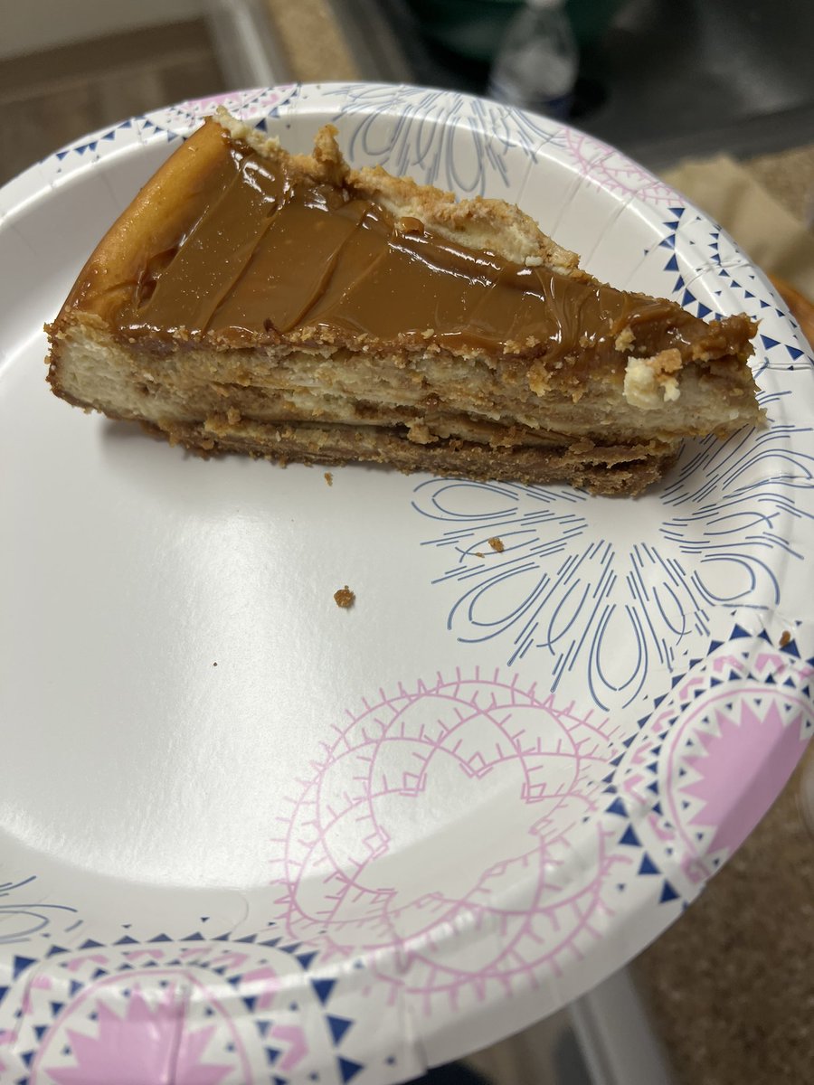 goose_spl's tweet image. Dulce de leche cheesecake for lemons greedy ass