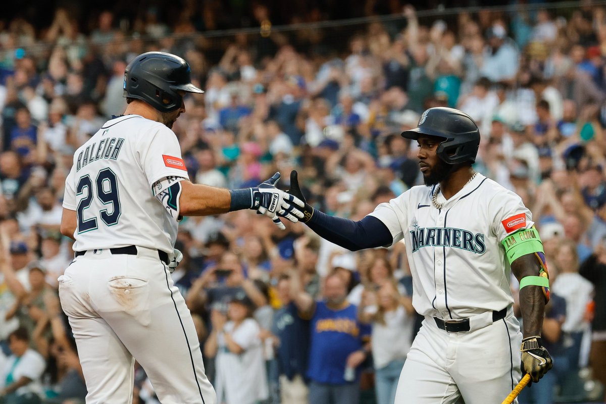 BRWalkoff's tweet image. Mariners put an end to the Brewers' 11-game winning streak with a 1-0 win 馃槫