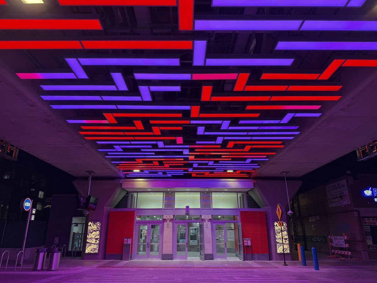 Eric_Erins's tweet image. Walking home from the Green Mill and I can’t get over how nice all the new stations in the neighborhood are