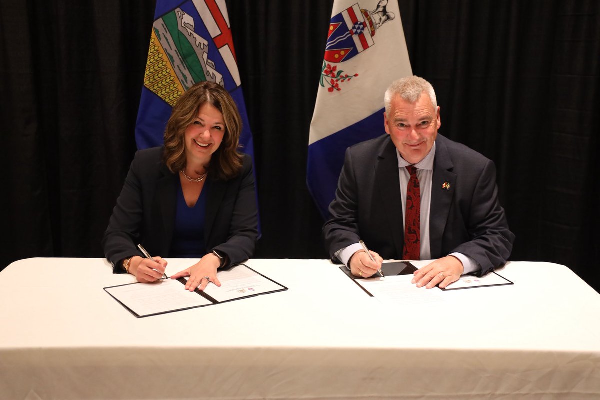 ABDanielleSmith's tweet image. Today, Premier Mike Pemberton and I signed a memorandum of understanding to enhance economic cooperation, breaking down barriers for goods, services, and skilled workers. This partnership allows Alberta businesses to expand into Yukon markets while giving Yukon companies access…