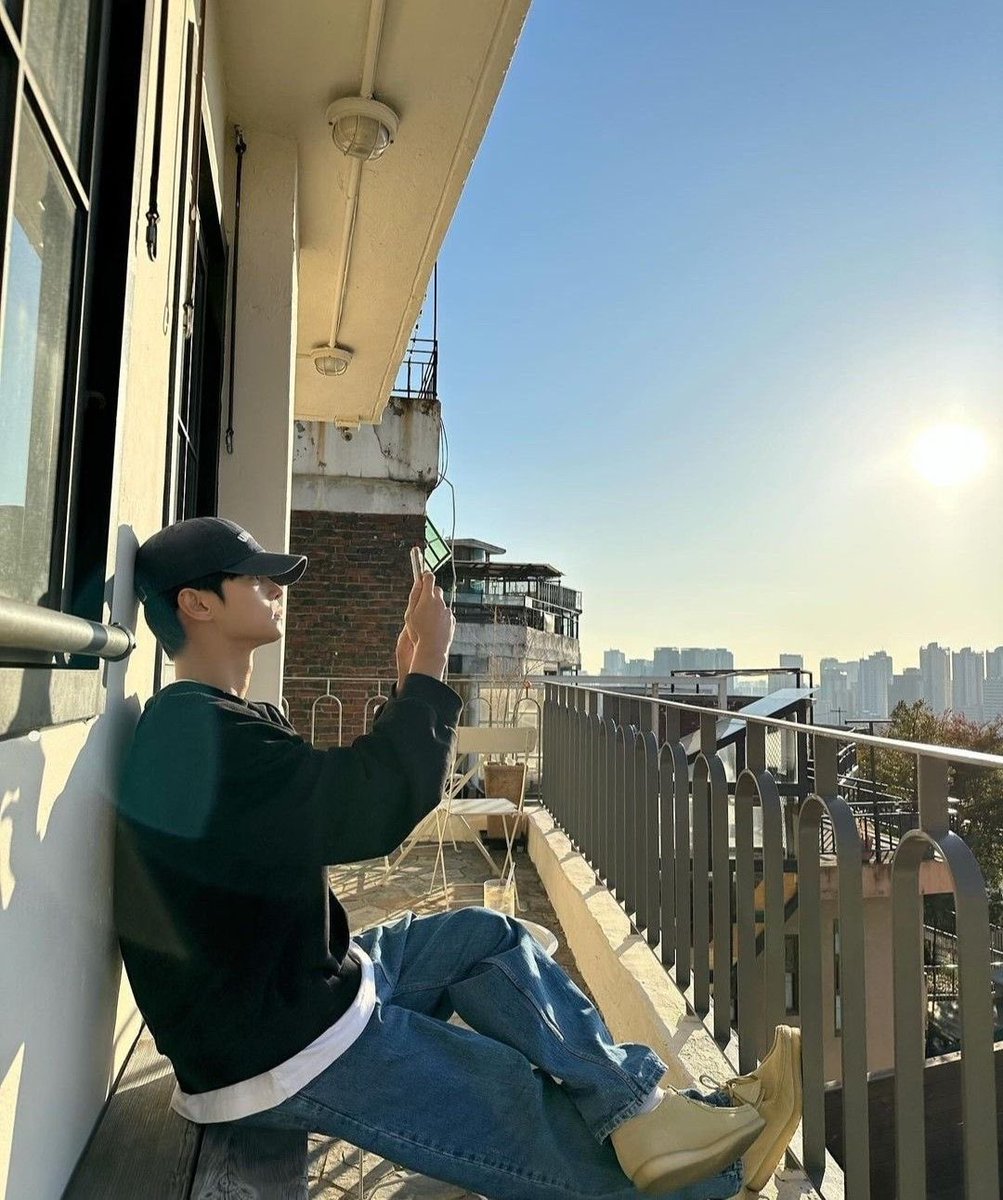 6NN30's tweet image. 차학연 자체가 이미 느좋인데
캡모자만 쓰면 더 느낌 좋아지는 남자