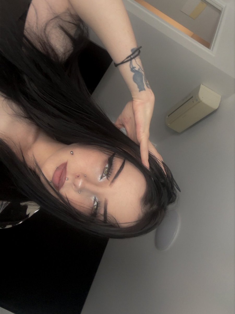The goal is to make men piss themselves in fear

Findomme goddess paypig