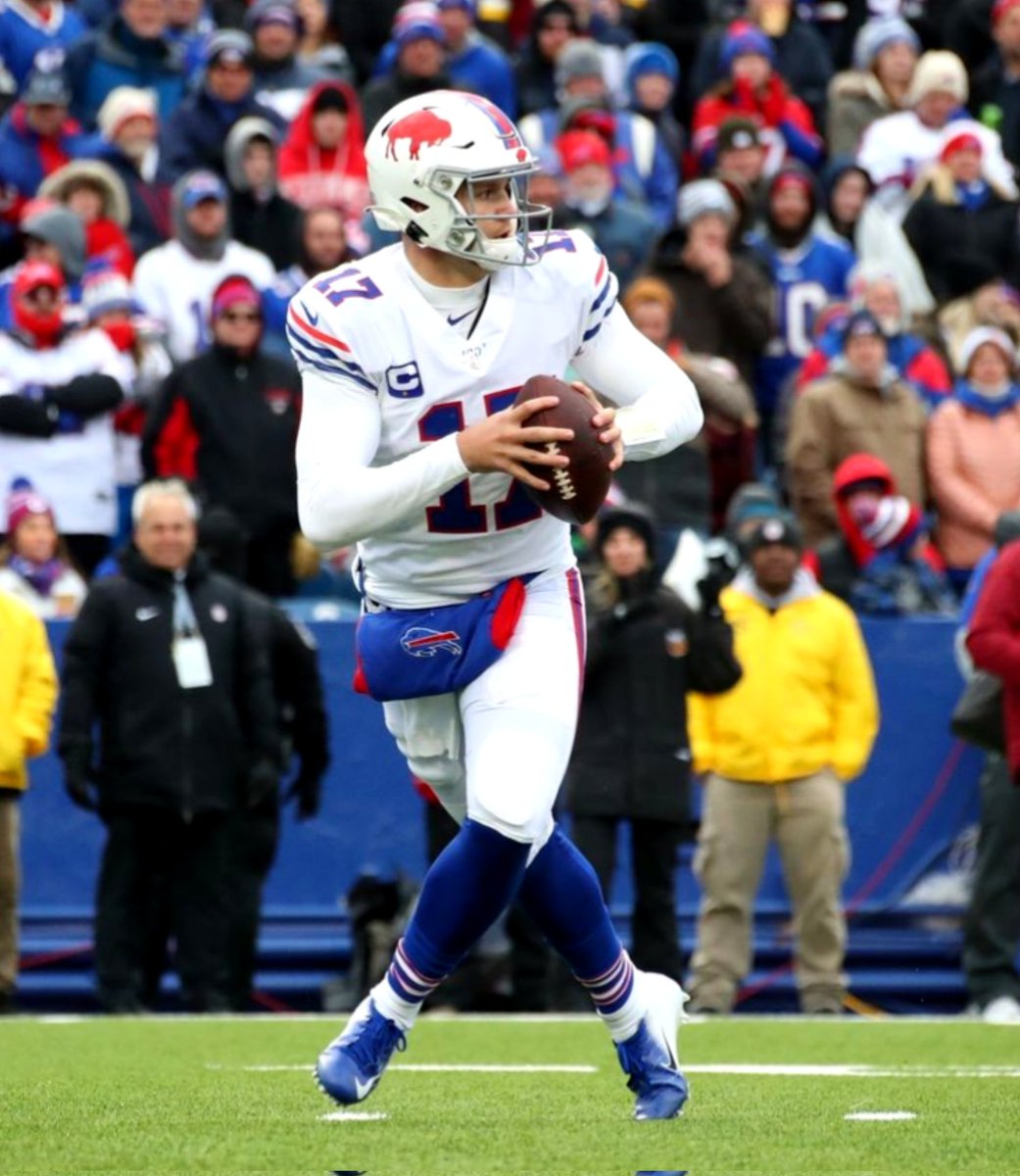 FB_Helmet_Guy's tweet image. Bills "Standing Buffalo" throwbacks to return this season. The Bills will wear them against the Falcons (week 6 MNF) and against the Buccaneers (week 11).