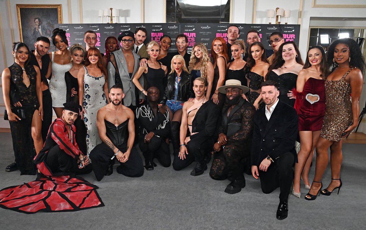 XtinaLoverr's tweet image. Christina Aguilera photographed backstage with the cast and crew of Burlesque The Musical in London.
