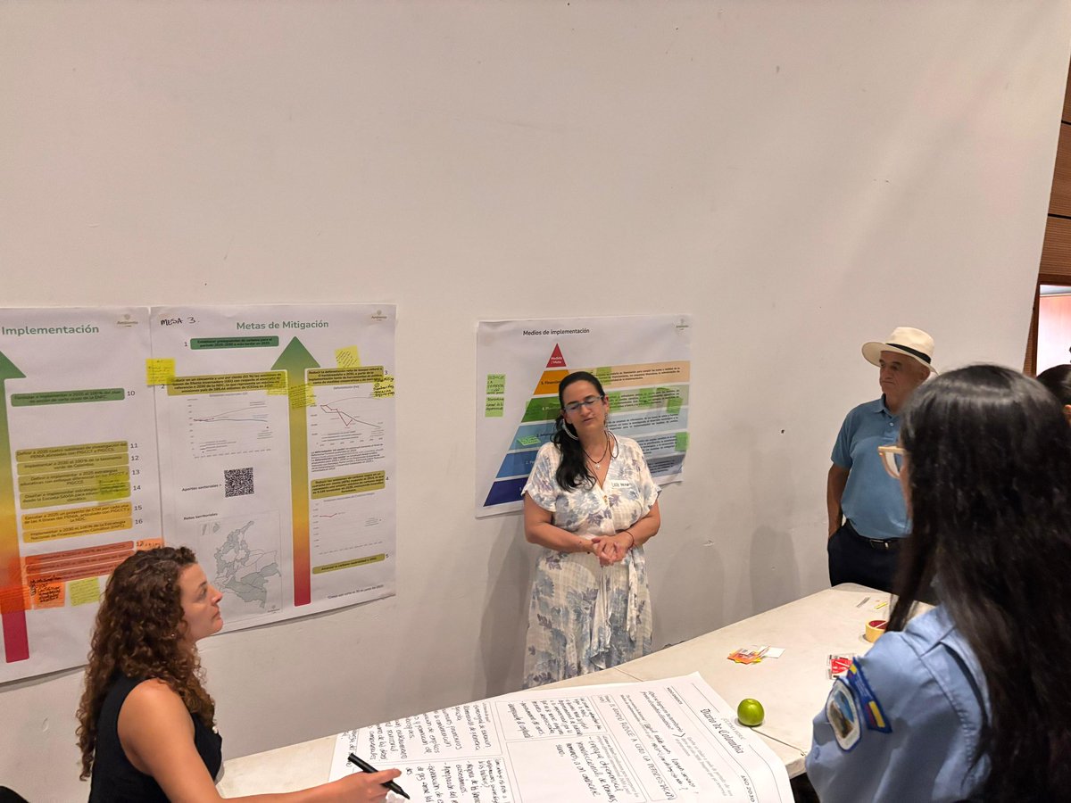 MinAmbienteCo's tweet image. Hoy, los líderes y la comunidad de Armenia, Quindío, participaron activamente en el Taller Nuestros Desafíos Climáticos. Un espacio de diálogo y construcción colectiva donde se compartieron ideas y experiencias clave para que las metas climáticas del país respondan a las…