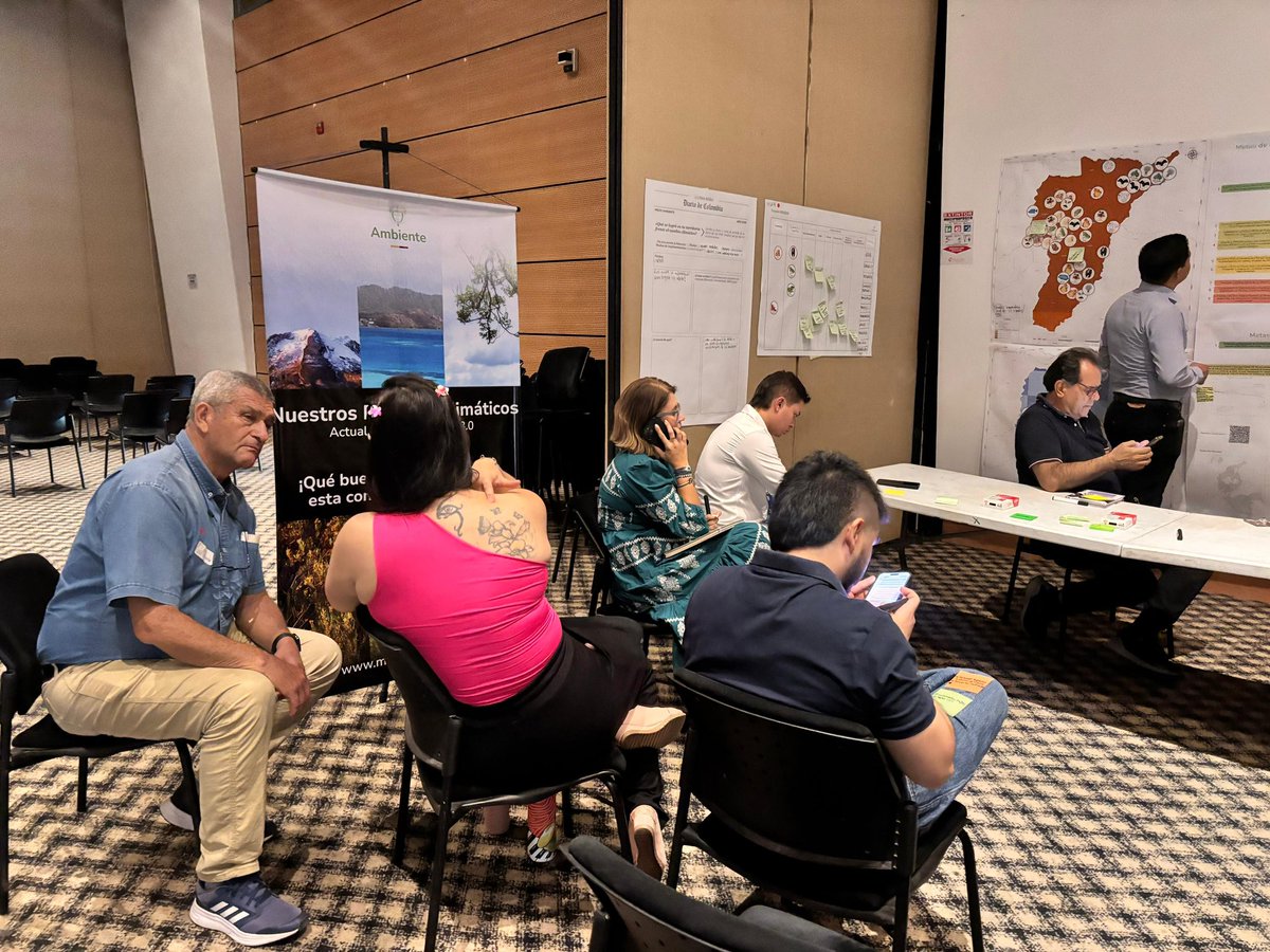 MinAmbienteCo's tweet image. Hoy, los líderes y la comunidad de Armenia, Quindío, participaron activamente en el Taller Nuestros Desafíos Climáticos. Un espacio de diálogo y construcción colectiva donde se compartieron ideas y experiencias clave para que las metas climáticas del país respondan a las…