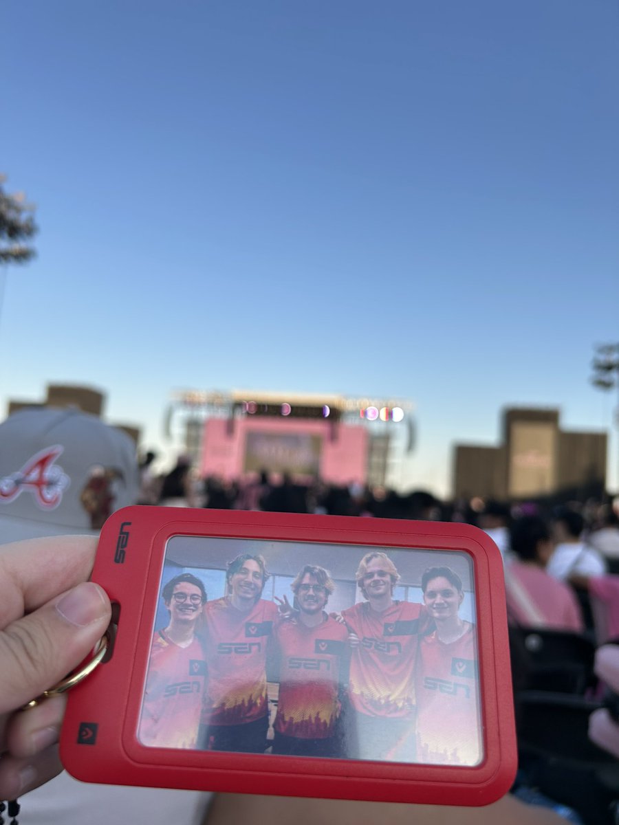 Yayayazii's tweet image. Taking my team to see blackpink