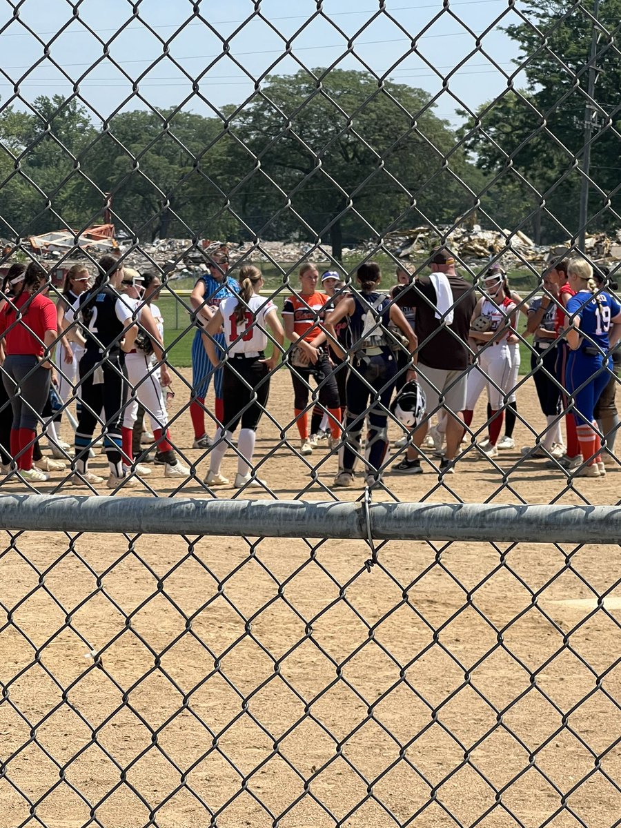 Big thanks to <a href="/AlysssaMoreno/">Alyssa Moreno</a> for the invite to USF camp today! I had a lot of fun and loved getting in the reps with your athletes and coaches. <a href="/BedingerMary/">Mary Bedinger</a> loved talking with you today!
<a href="/Bandits_Robles/">Beverly Bandits 14U Futures Robles</a>