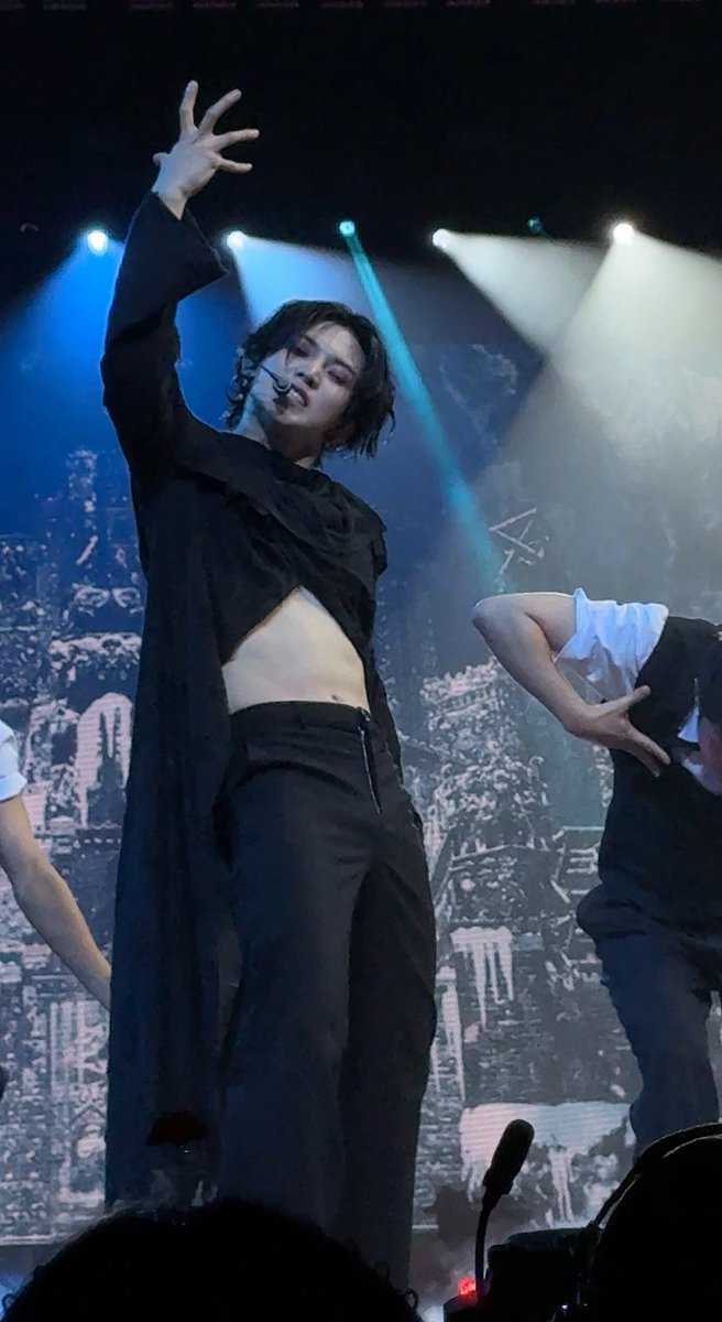 yunhoxcris's tweet image. Yeosang please why do you want us dead #AteezInOrlando #InYourFantasyTour