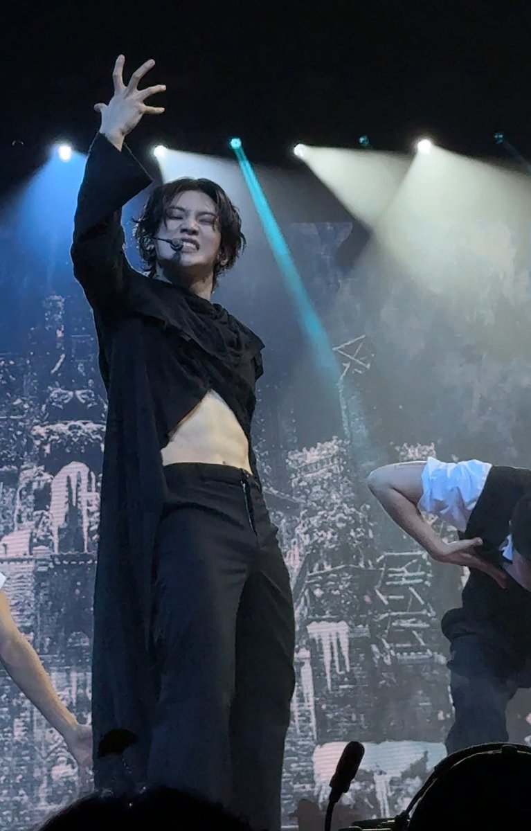 yunhoxcris's tweet image. Yeosang please why do you want us dead #AteezInOrlando #InYourFantasyTour