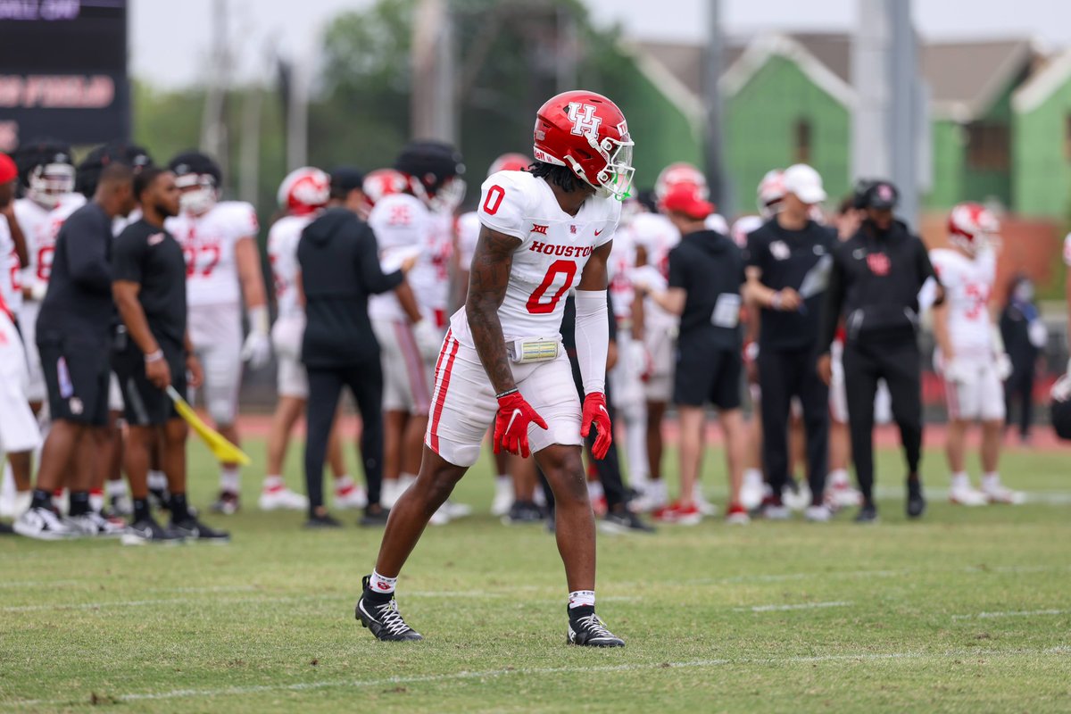 I asked several UH players who most impressed them in spring/offseason workouts. Almost every player mentioned transfer WR Amare Thomas <a href="/MareThomas2/">MARE $</a>. 

“He’s a very gritty guy”
“He does things the right way”
“He came in game-ready”

📸 by Mario Puente <a href="/LifeOfMarioP/">LifeOfMarioP</a>