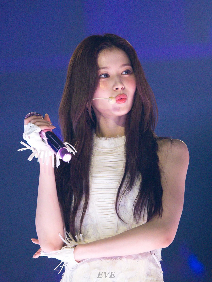 TWICE_EVE's tweet image. 250719 HQ
#TWICE #ํธ์์ด์ค #SANA #์ฌ๋ #ใตใ