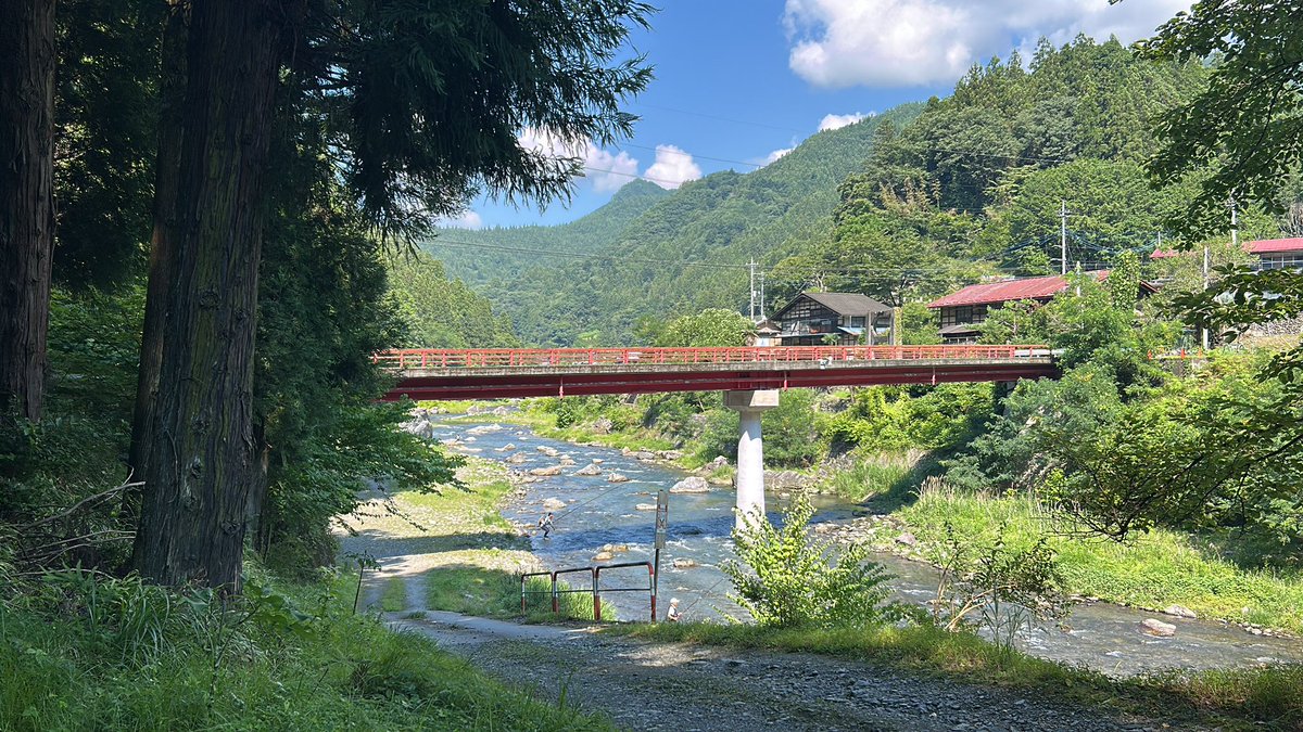 HooskeRei's tweet image. 神流町の現場打合せ
向かう途中に細い脇道から釣り師だと思われるジムニーがノールックで本堂に飛び出して来て
間一髪藤原拓海ばりのハンドルさばきで、ギリ避けれた
釣りのポイントだけに気を取られてノールック国道飛び出し
いやまじ
そのまま川で溺れて土左衛門になってくれよ