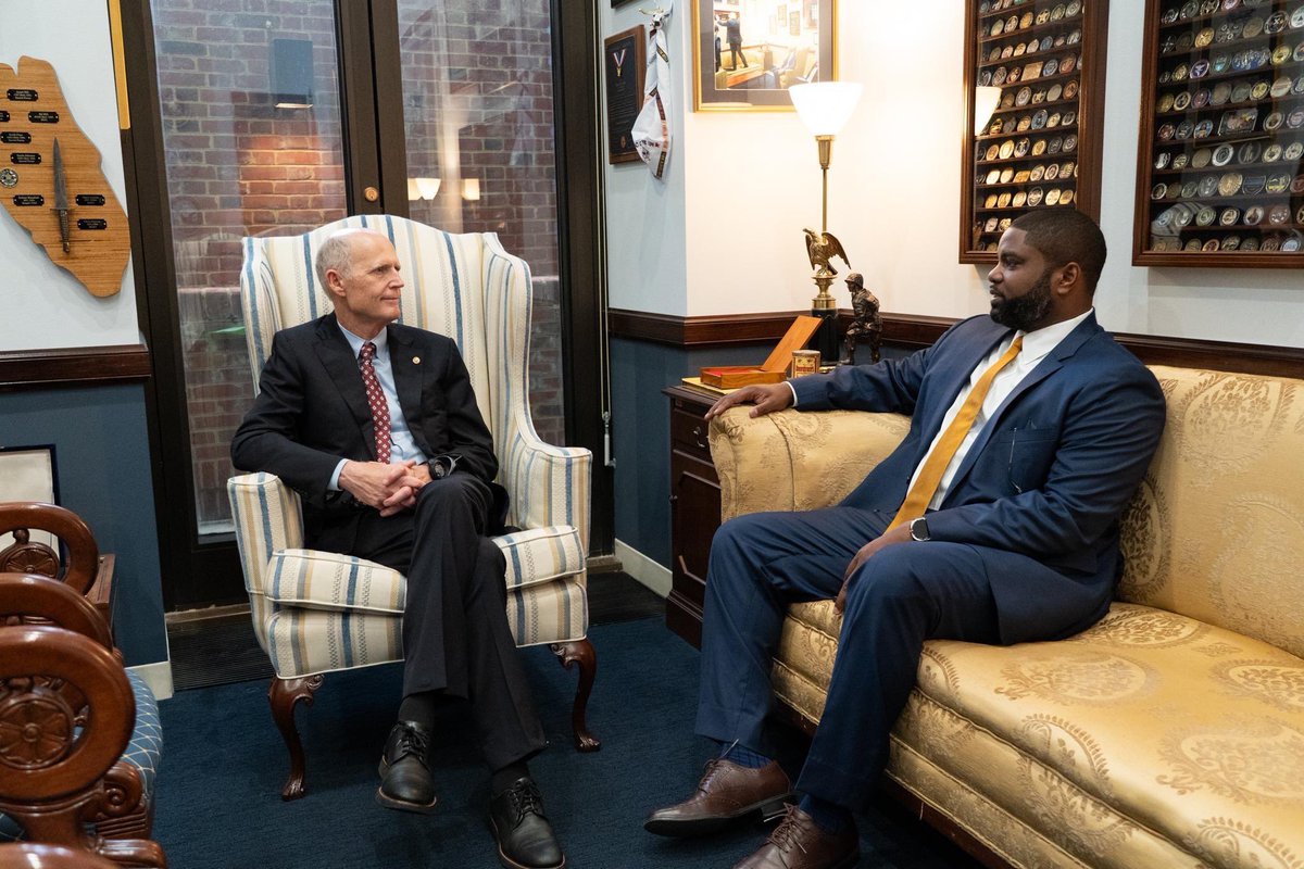 RepDonaldsPress's tweet image. The American people gave us a mandate to implement @POTUS’s America First Agenda.
@SenRickScott & I are working in lock-step to make this reality.
From SWFL to DC, we are fighting hard to deliver for the people of Florida & are united in our mission to Make America Great Again.