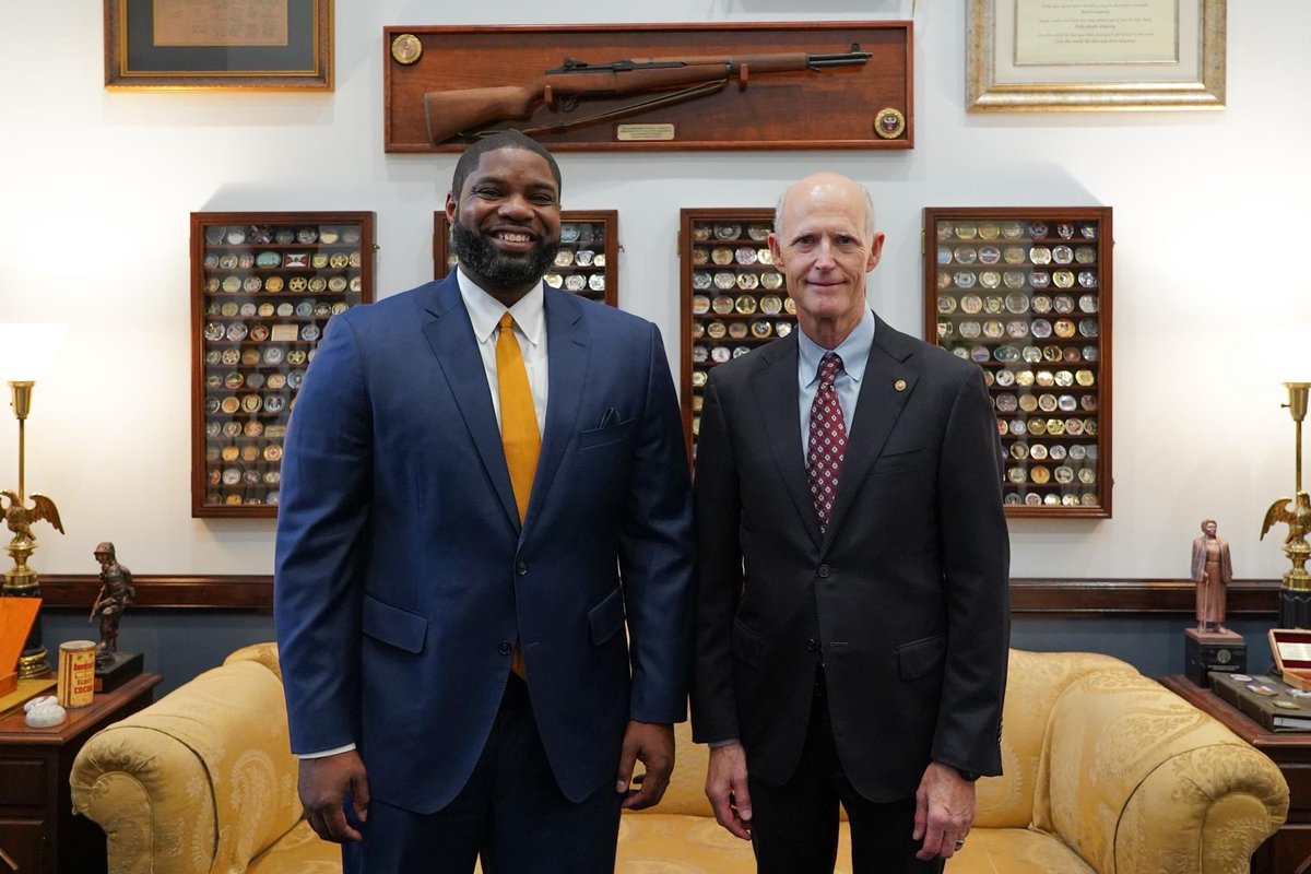 RepDonaldsPress's tweet image. The American people gave us a mandate to implement @POTUS’s America First Agenda.
@SenRickScott & I are working in lock-step to make this reality.
From SWFL to DC, we are fighting hard to deliver for the people of Florida & are united in our mission to Make America Great Again.