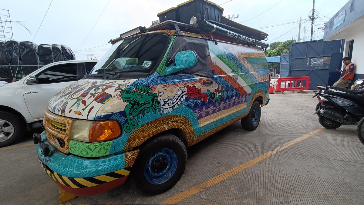 Jose_LuisMEX's tweet image. De #Neza para el mundo 🌎
Me topé en la #frontera 🇲🇽🇬🇹 con
" eNezaVan " que viene de regreso a México después de un largo recorrido regional.
Tuve el gusto de conocer a Gabriel y a Chelo, y resulta que antes éramos vecinos!
