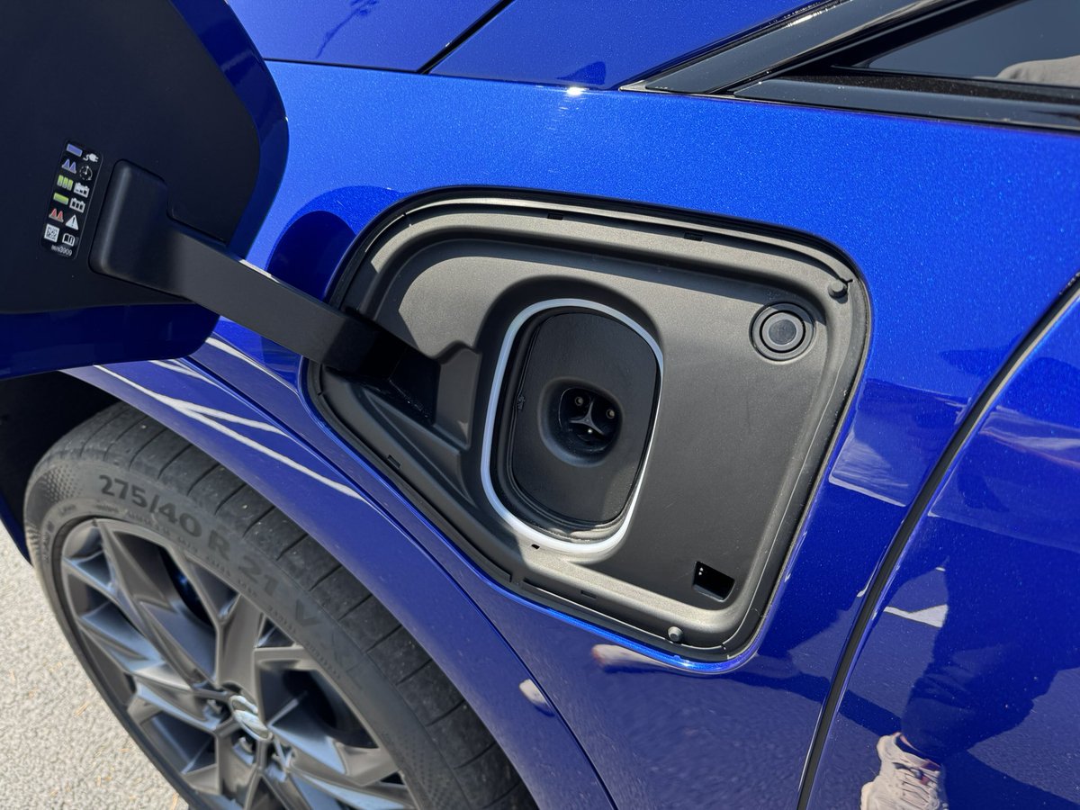 Jordan_Schiefer's tweet image. Hello, Cadillac NACS. I’m out in Seattle to drive the Lyriq-V, which I can’t talk about (even though your nearest dealer has them) but I can show you Optiq-V, which has this. 🙃