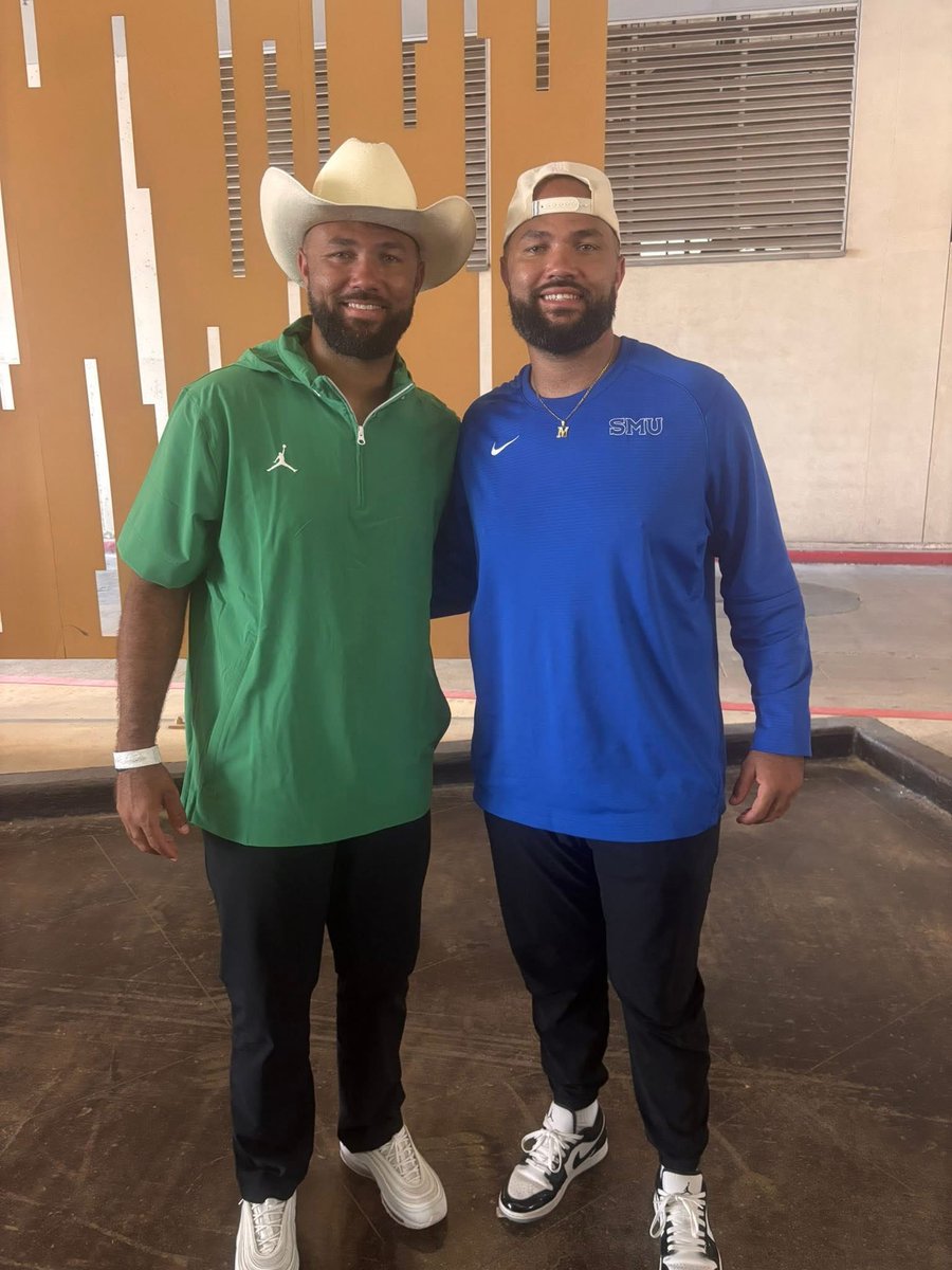CoachKirby25's tweet image. Love when you see former players paying it forward! Proud of you guys @CoachQ33 @Coach_McHugh! Keep loving kids!