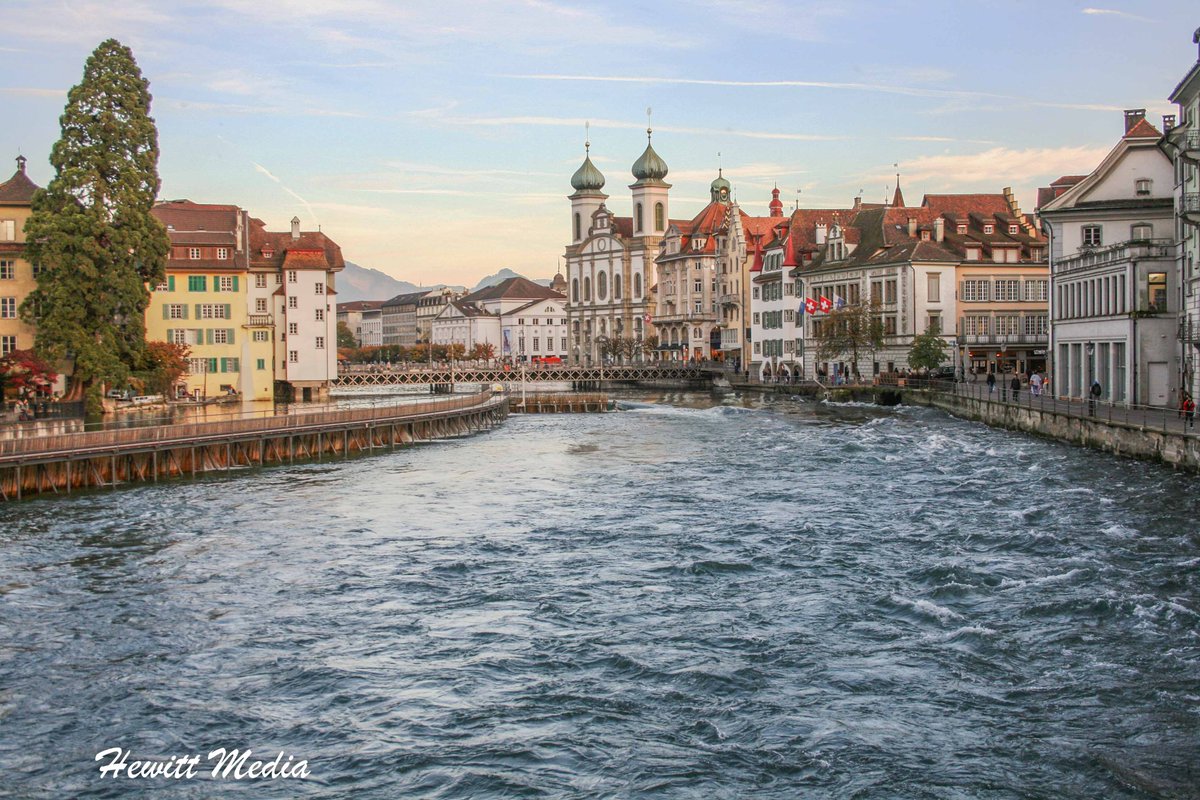 The Ultimate Visitor's Guide to Lucerne, Switzerland

With its breathtaking lake and mountains, Lucerne is one of Switzerland's most picturesque cities. Discover how to visit Lucerne, Switzerland, with my guide.

wanderlustphotosblog.com/2019/03/25/vis…

#Lucerne #Switzerland #TravelGuide