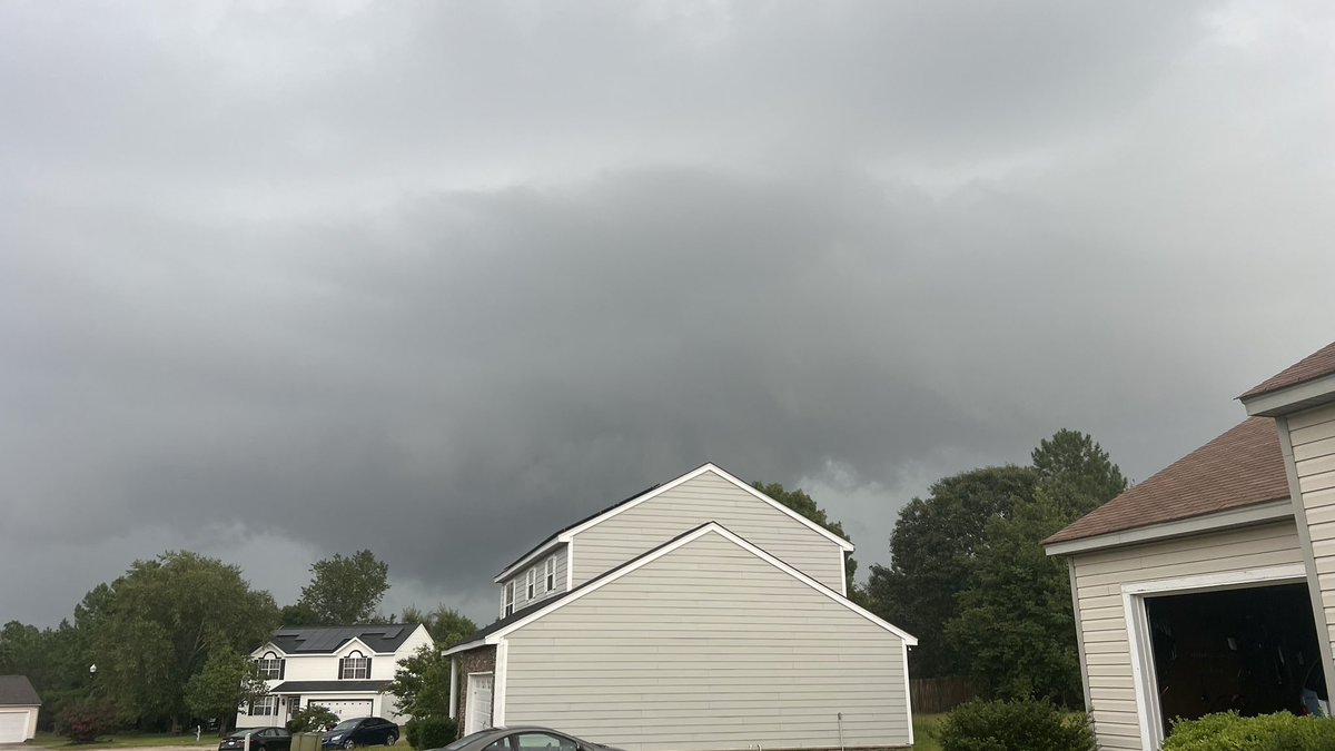 SCwxFrankStrait's tweet image. I got an ugly storm moving in, coming from almost the opposite direction as usual.