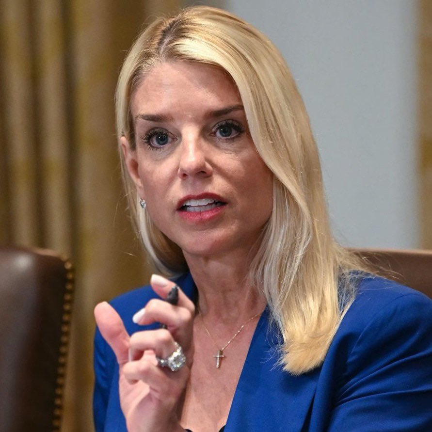DavidYeshua4's tweet image. 🚨🚨🚨BREAKING: Attorney General Pam Bondi just FIRED the replacement for US Attorney Alina Habba after New Jersey liberal judges colluded to kick Habba out of her position.
THAT'S how you fight against rogue judges.
Habba is set to be replaced by the "First Assistant." Bondi…