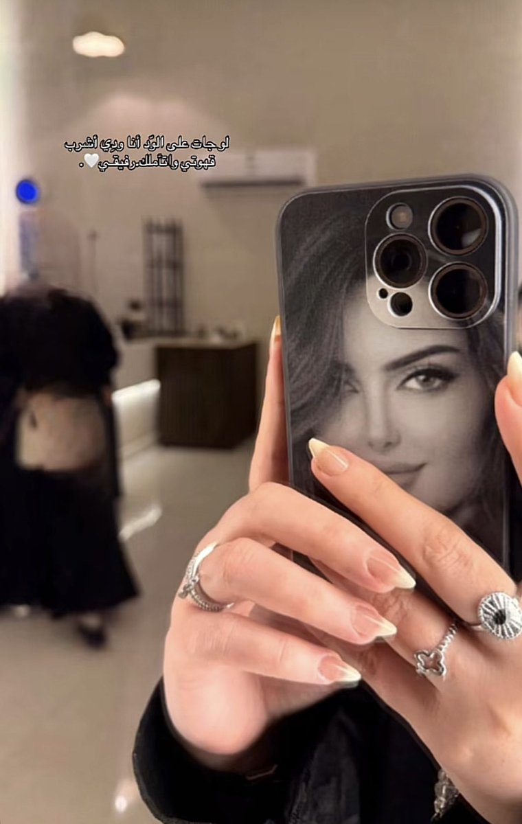 smar_40's tweet image. لو جات على الوّد أنا ودِي أشرب قهوتي واتأملك رفيقي🤍.