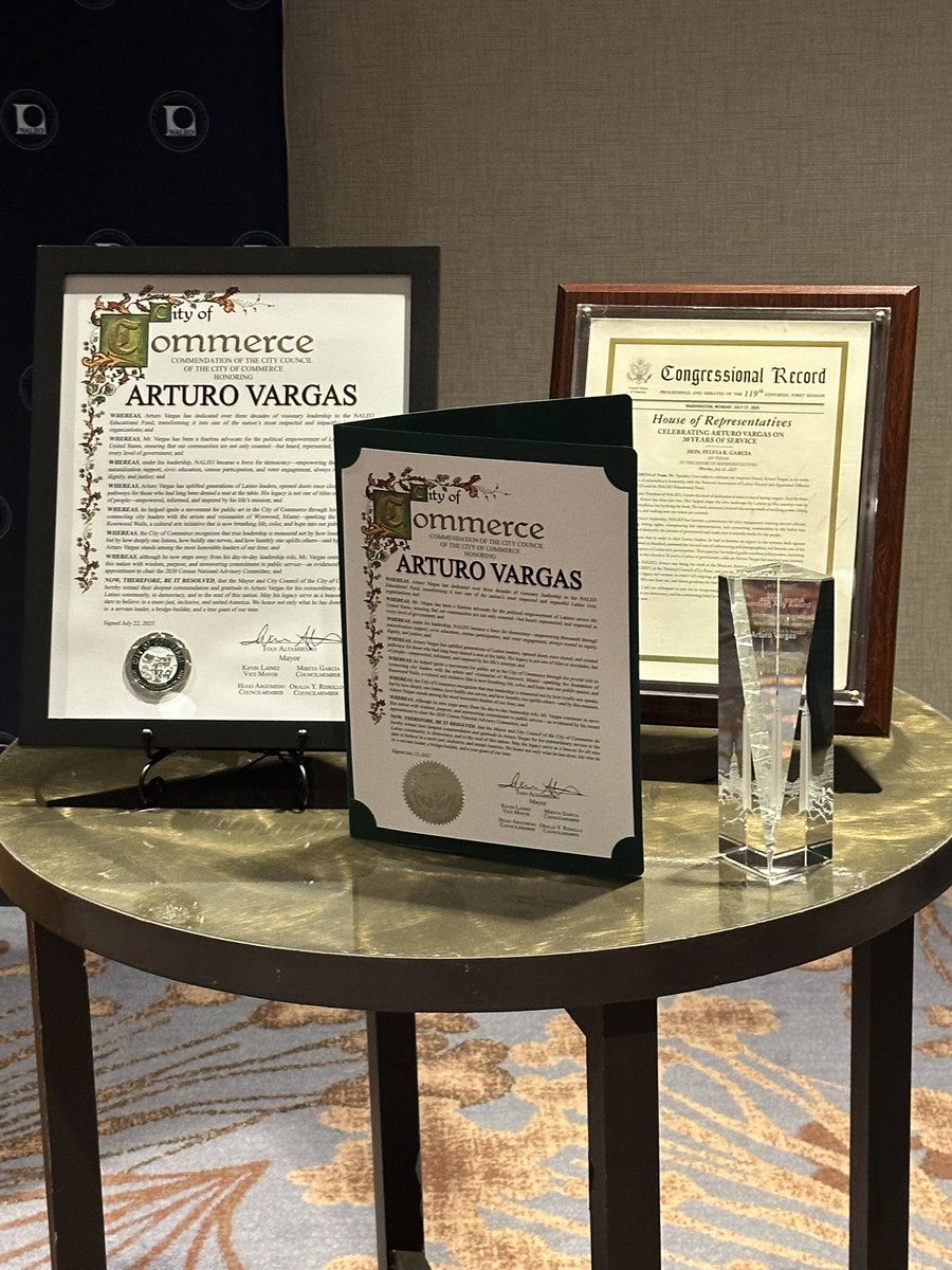 RepSylviaGarcia's tweet image. Team Garcia is proud to honor Arturo Vargas for 30 years of service and leadership at @NALEO. He’s strengthened our democracy, empowered Latino communities, and inspired generations of public servants. ¡Gracias, Arturo!