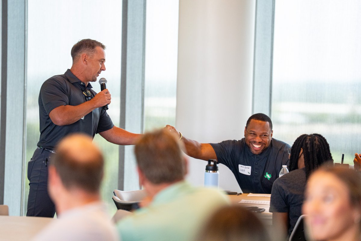 MeanGreenSports's tweet image. Started the new year strong with UNT Athletics at our Tower Summit — always a great time to come together, learn, and level up!
Major thanks to @OneBaggTalk, for bringing the fire and reminding us that with vision and purpose, we can create a legacy that lasts. Let’s keep…
