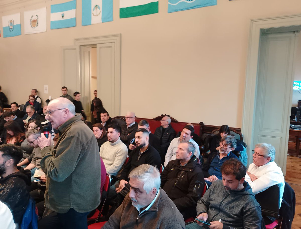 FeMPINRATv's tweet image. #FeMPINRATVOFICIAL Integrantes de la FeMPINRA mantuvieron una reunión con diputados/as nacionales del bloque de UxP para hablar sobre el fallo que dispone la suspensión preventiva de algunos artículos del DNU 340/25 a favor de la Marina Mercante.
facebook.com/photo/?fbid=11…