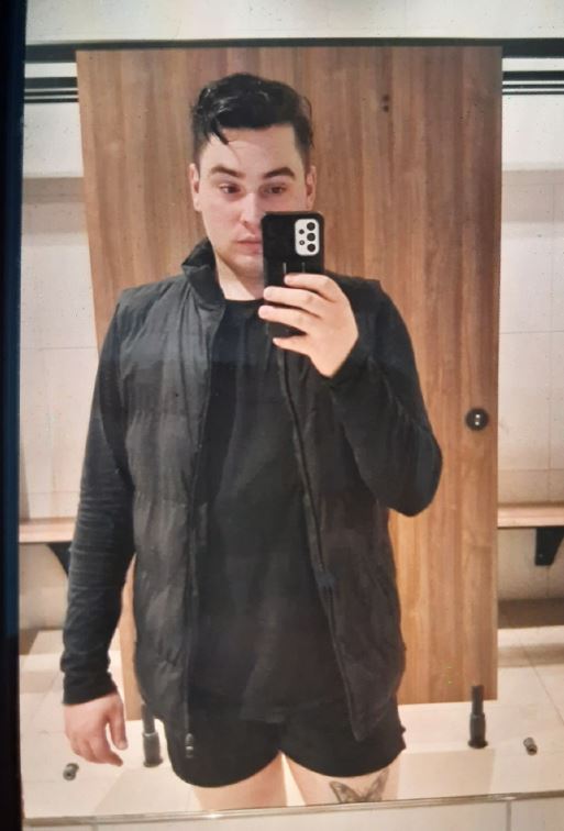 WestYorksPolice's tweet image. #Missing
Kamil Woznak, 26 is missing from Huddersfield. He was last seen near the Huddersfield Leisure centre on Spring Grove Street wearing a dark coloured baseball cap, dark blue jacket, black shorts with blue/black gym leggings underneath.
Log 1622 22/7/25 refers