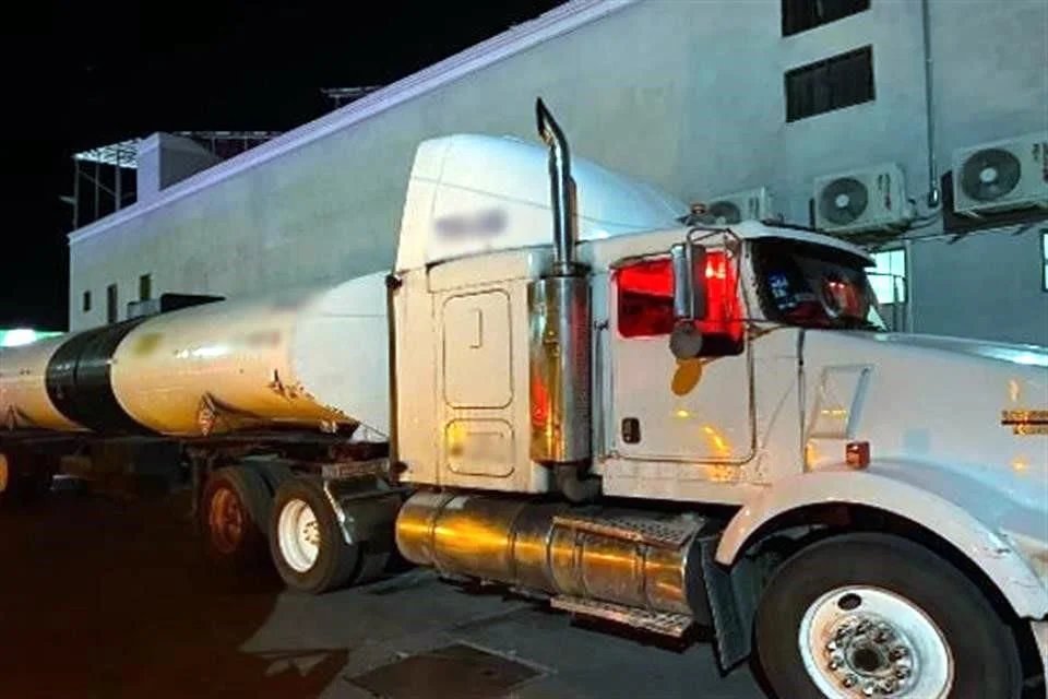 MLopezSanMartin's tweet image. En el México donde ya no había huachicol… aseguran más de 200 mil litros de combustible robado en San Fernando y Ciudad Victoria, Tamaulipas.