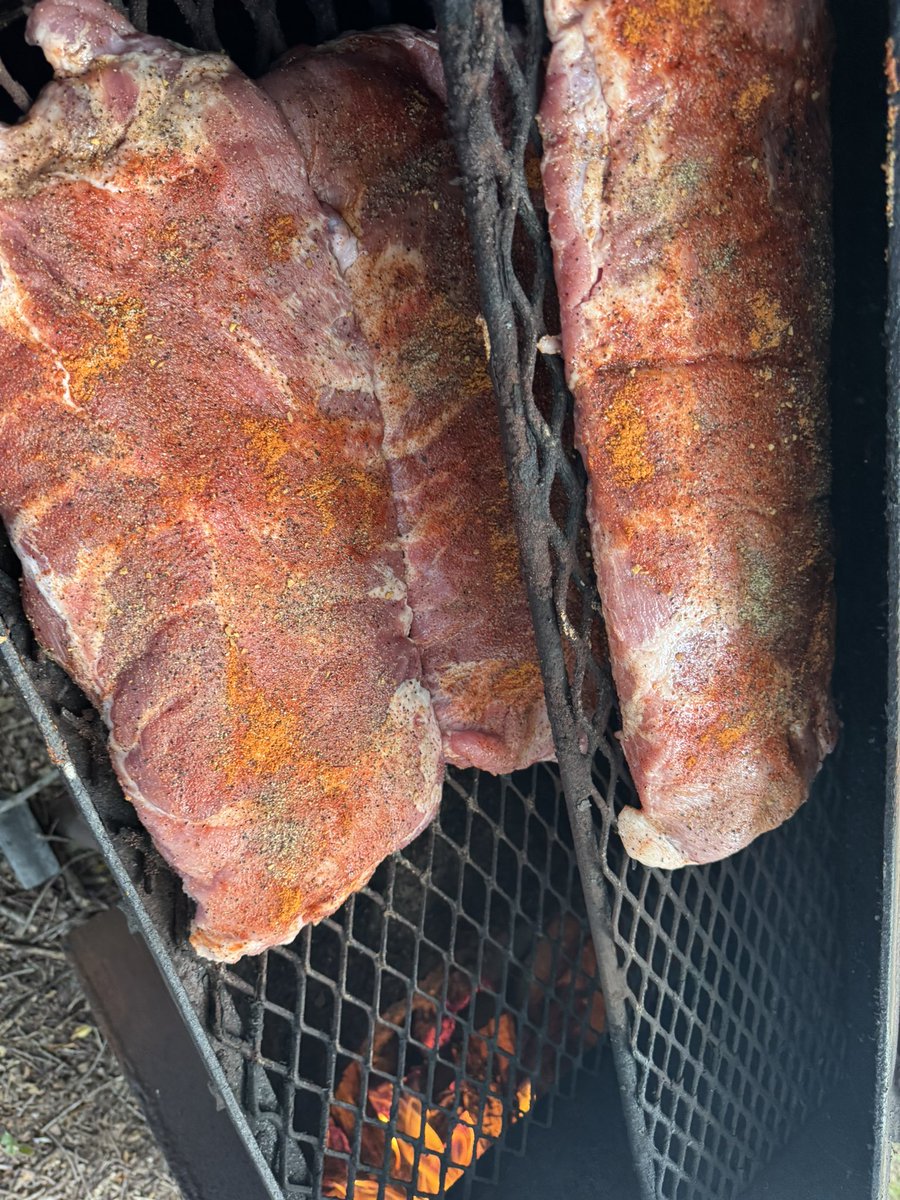 TParaclete's tweet image. So my fellow employees said they would buy ribs if I would smoke them. They love my Barbecue. I couldn’t say no. So I’m slow smoking tonight and will roaster pan them in the morning. This smoker is 30 years old. 💪🏻👊🏻
