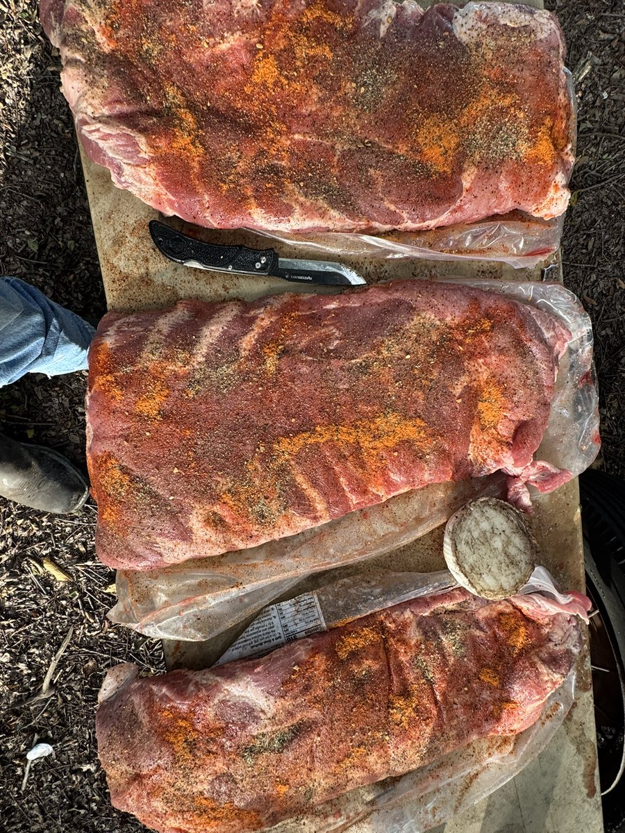 TParaclete's tweet image. So my fellow employees said they would buy ribs if I would smoke them. They love my Barbecue. I couldn’t say no. So I’m slow smoking tonight and will roaster pan them in the morning. This smoker is 30 years old. 💪🏻👊🏻