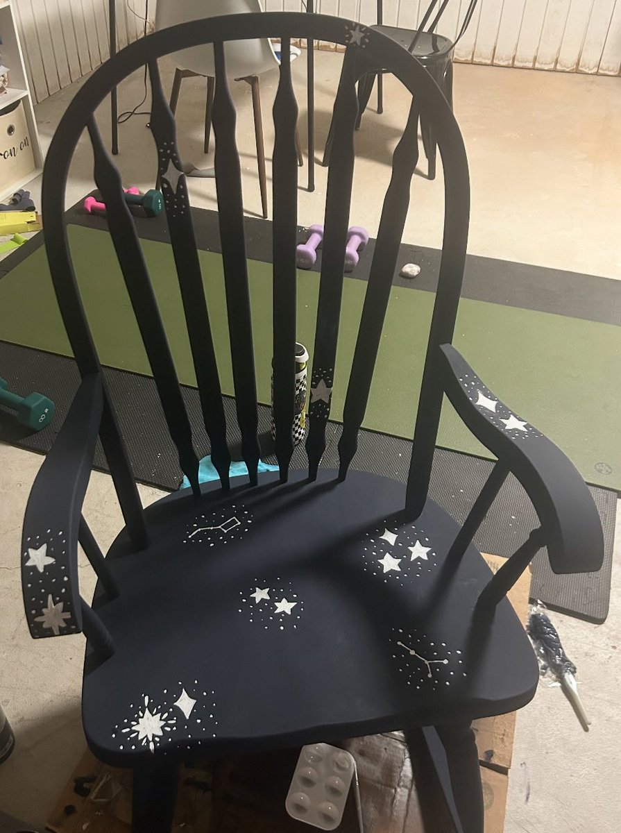 313mm's tweet image. My daughter transformed her fb marketplace rocking chair for her classroom today! 🥰#teachersofx