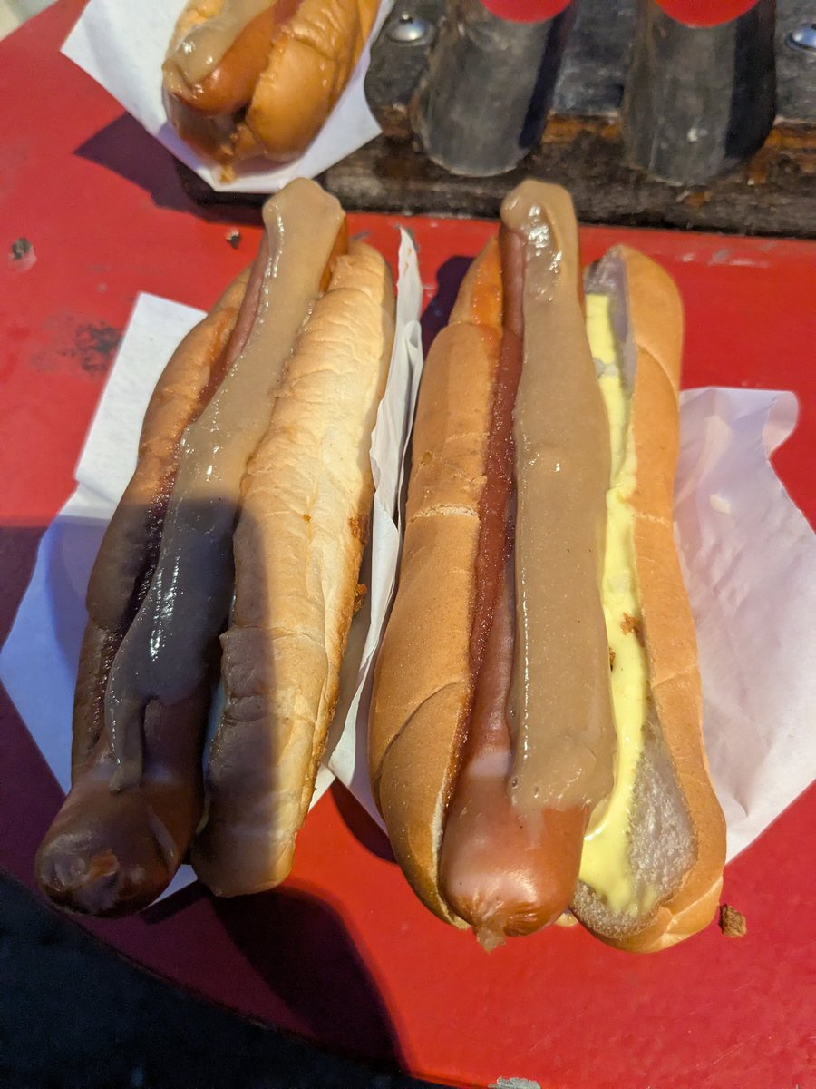 eppy12588's tweet photo. Let's see what these icelandic hot dogs are all about https://t.co/n3gleOVBsZ