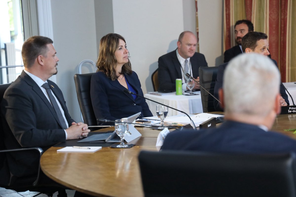 ABDanielleSmith's tweet image. Canada’s Premiers met today to discuss emergency management and wildfires, how we can take action to advance nation-building projects, manage our relationship with the U.S., and expand international trade.
We are ready to get major projects built quickly and responsibly, but we…