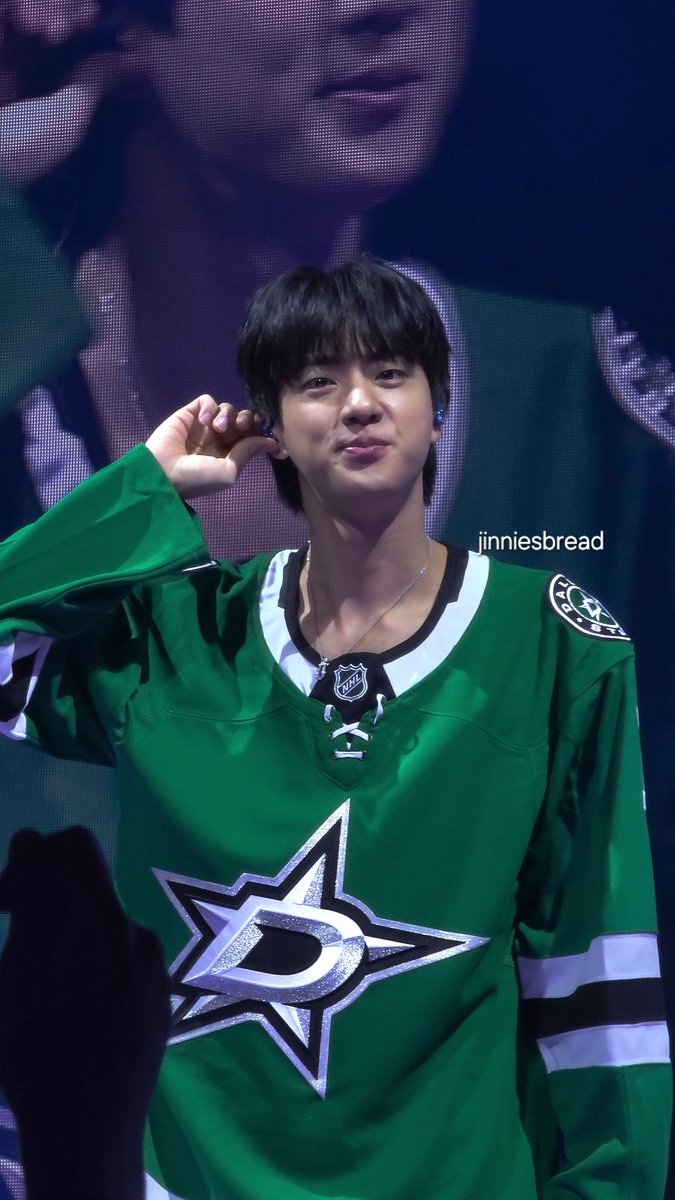jinniesbread's tweet image. seokjinnie was so round and boba and bread cheeked for today's soundcheck 🥹