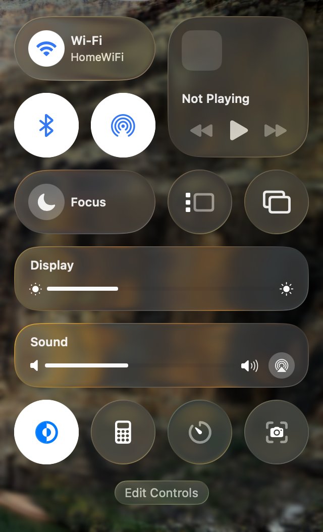 durreadan01's tweet image. Control center looks SICK in macOS Tahoe beta 4! 😳
This is a much better implementation than what we have on iOS 26.