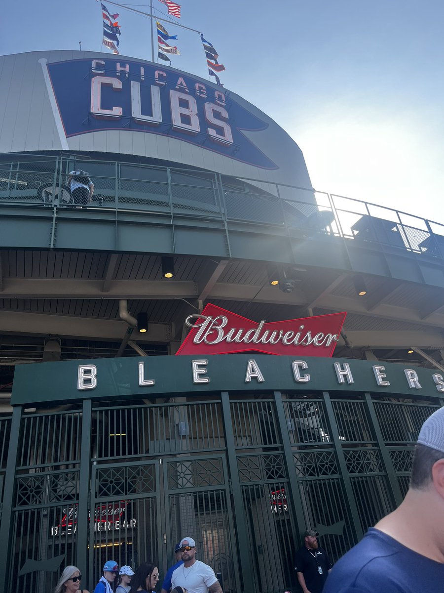 MrSeanGMorris's tweet image. Listen, I don’t mean to brag, but some
of us are here at Wrigley, and the whole stadium is chanting “PCA!”
Make of that what you will.