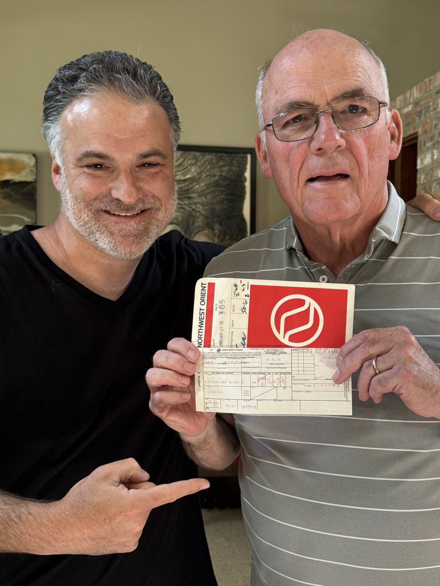 darrenrovell's tweet image. I fell in love with journalism because I loved the idea of meeting the people behind the greatest stories.
Today delivered.
A meeting three years in the making.
Bill Mitchell, who sat across from DB Cooper on Northwest Flight 305 on 11/24/71!