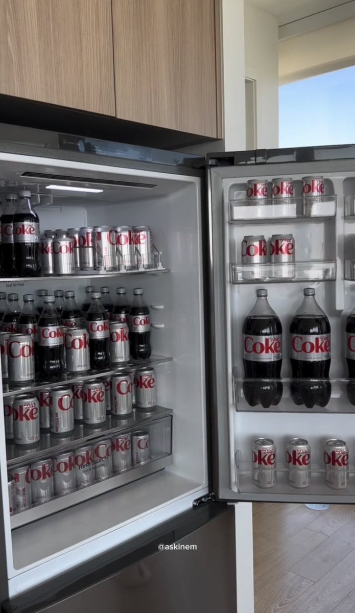 realjaypatriot's tweet image. Hey @DonaldJTrumpJr is this your dad’s refrigerator @POTUS