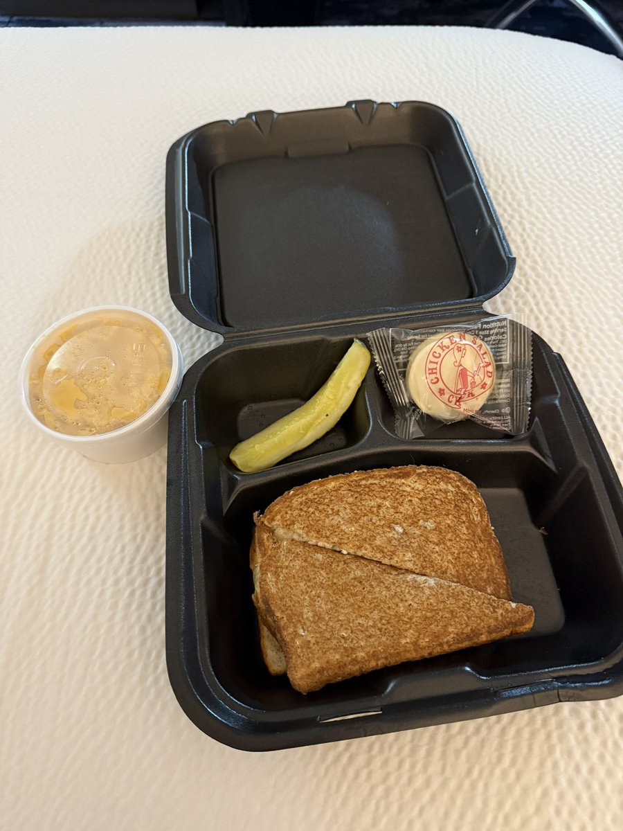 AnaBellMedia's tweet image. Folks. I’m in the South.
Begging Omaha to get a Chicken Salad Chick once again.