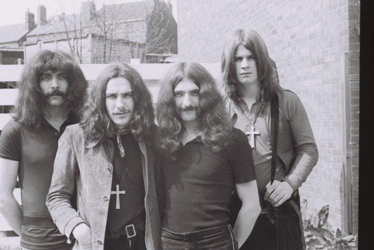 Raudenbusch1's tweet image. My dad got me into Sabbath early. Despite the inplications of their name they were a visibly Catholic band, and as a kid I always imagined then as a papal order of nomadic vampire hunters.
Fuck the godbotherers, to be this old and loved they must be decent men despite the drugs.