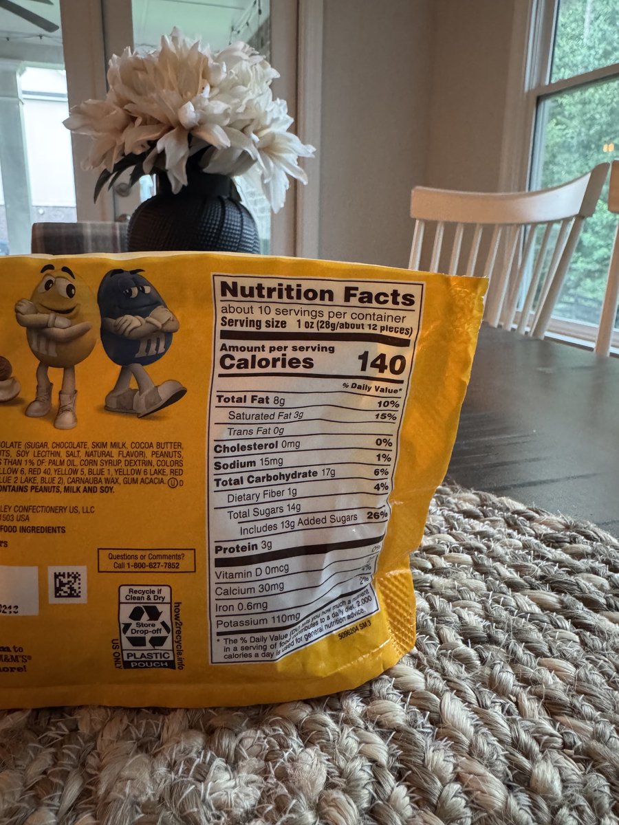 TodAshby's tweet image. Who are they trying to fool? We all know there are two, maybe three serving at the most, inside this bag. 🤷🏻♂️