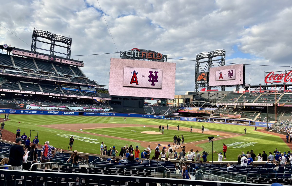 randyeringler's tweet image. Finally a comfy night with a COOL breeze @Mets